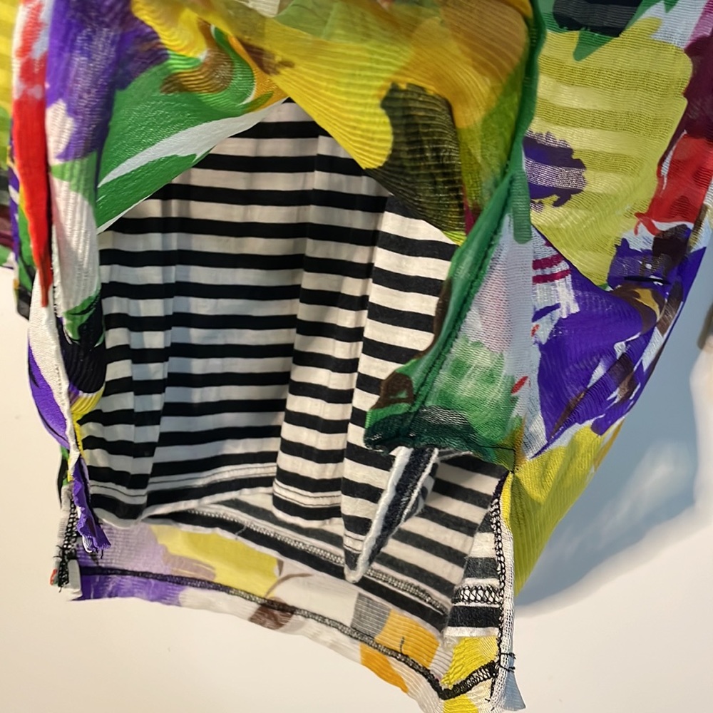 Lynn Ritchie Silk floral medium top - Picture 8 of 10